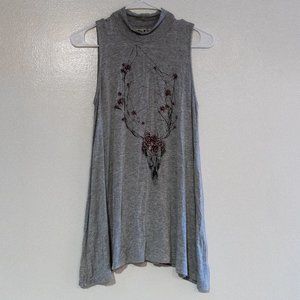 🌹$5 bundle with any other item! Bull Skull Top!